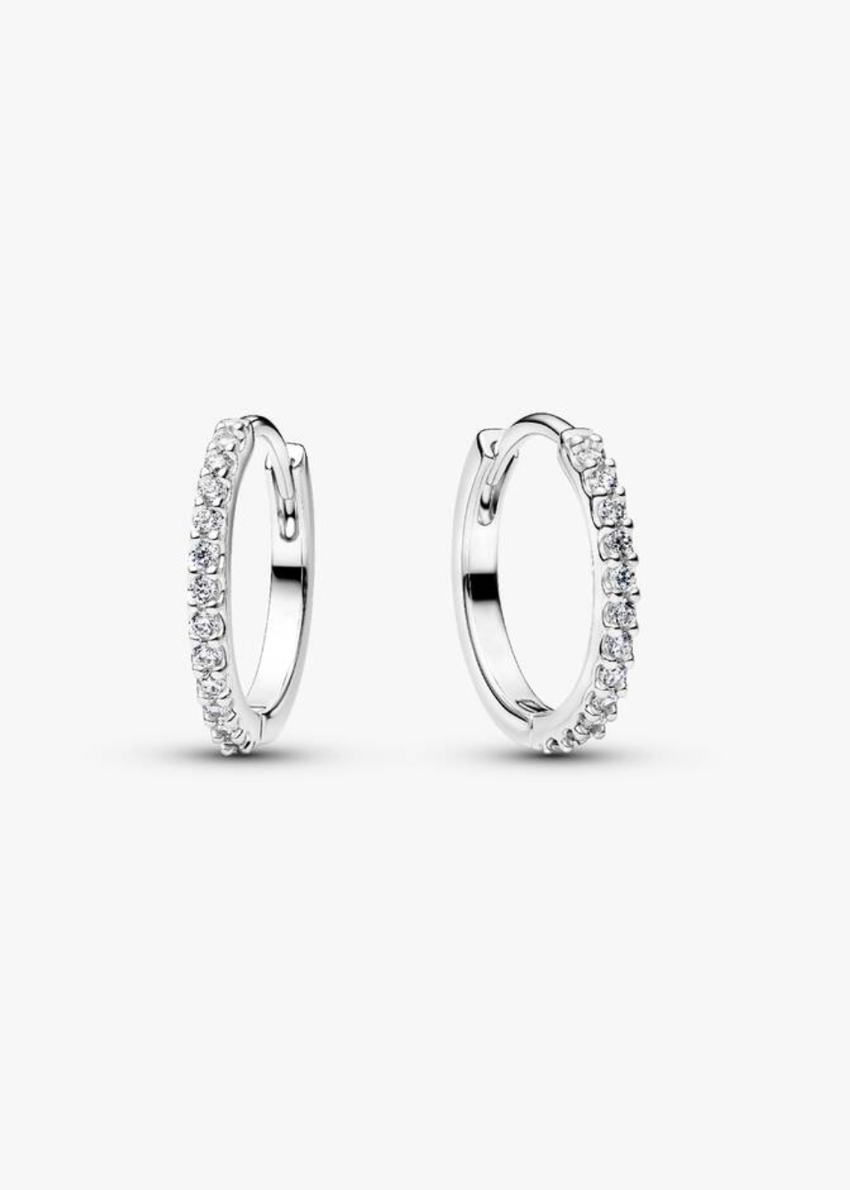 Aretes de plata tipo aro con cristales — Bellea