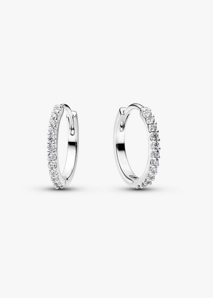 Aretes de plata tipo aro con cristales — Bellea