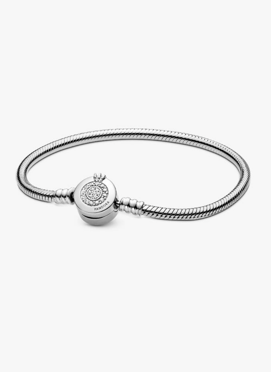 Pulsera de plata con broche redondo grabado — Bellea
